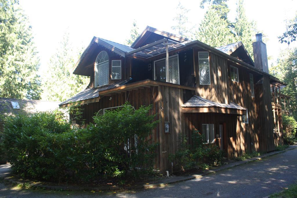 Sea Star Suites Tofino Exterior photo